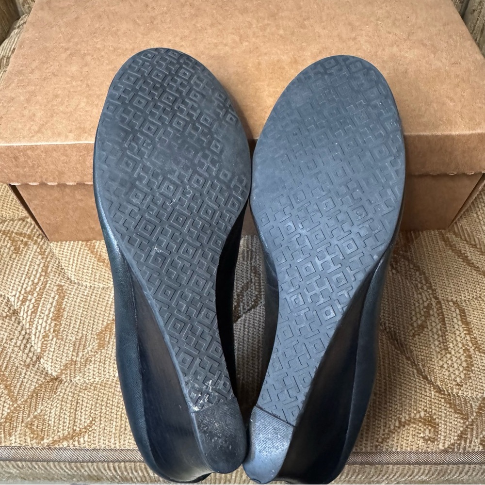 Tory Burch Black Wedge shoes size‎ 9.5 M - Picture 7 of 8